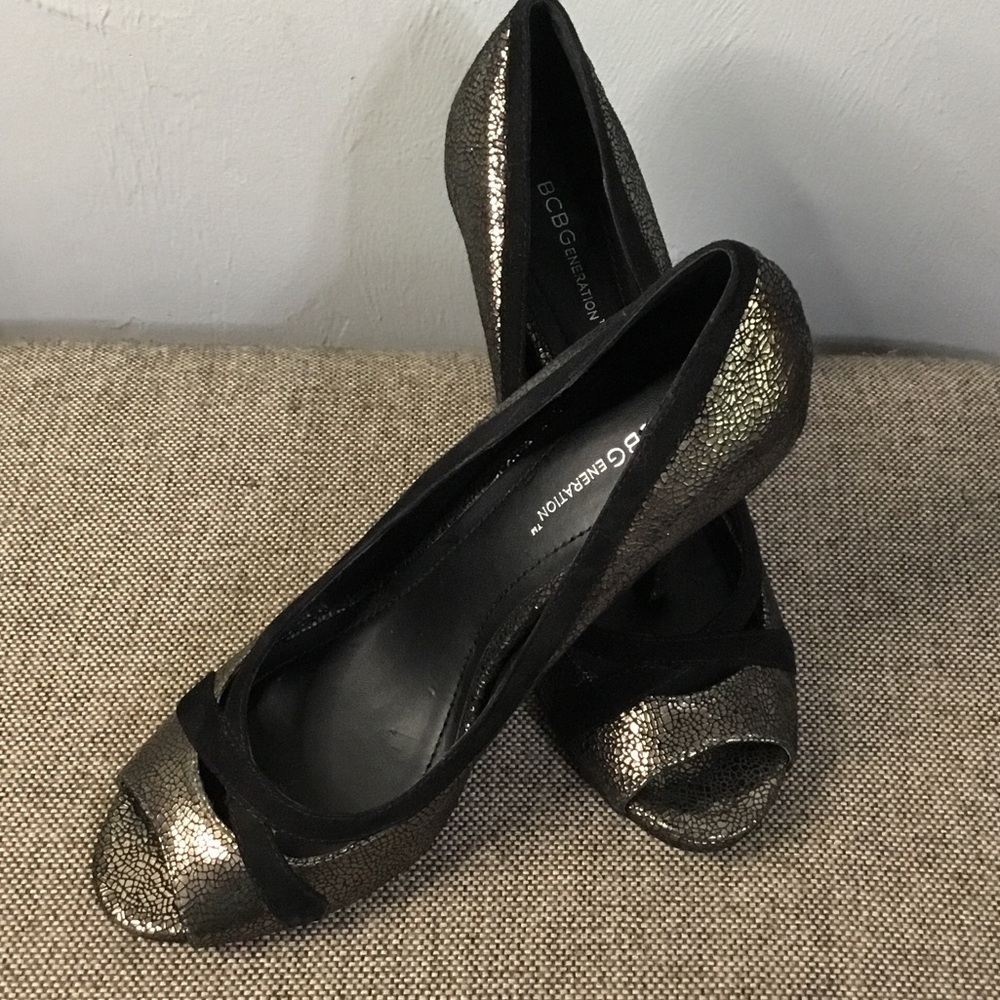BCBGeneration Metallic Crackle Peep-Toe Heels, size 9B.